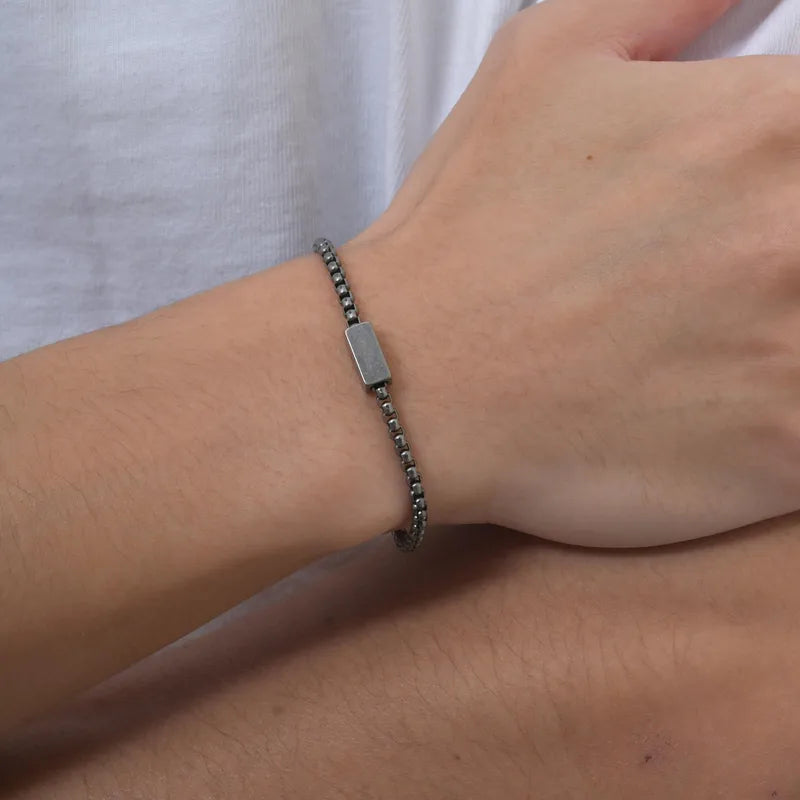 Le Témoin | Bracelet Chaîne Fine en Acier Rétro